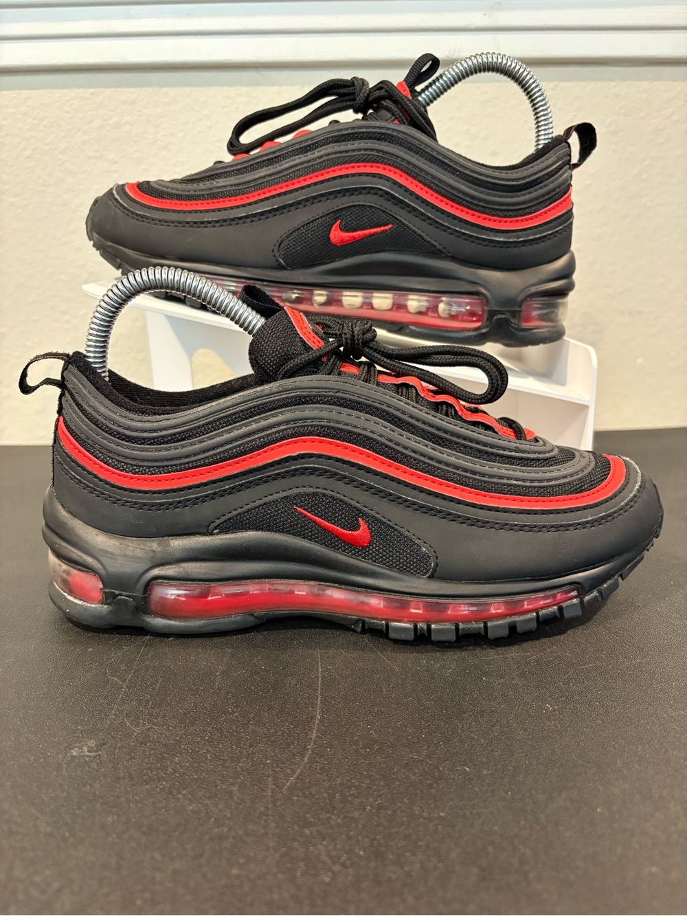 Nike Kid's Men's GS Air Max 97 Black Chile Red Youth Size 5Y Sneakers 921522-023